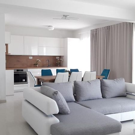 Villa-Apartments Karmel Kaštela Buitenkant foto