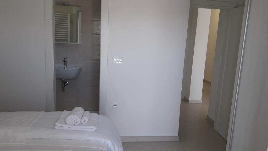 Villa-Apartments Karmel Kaštela Buitenkant foto