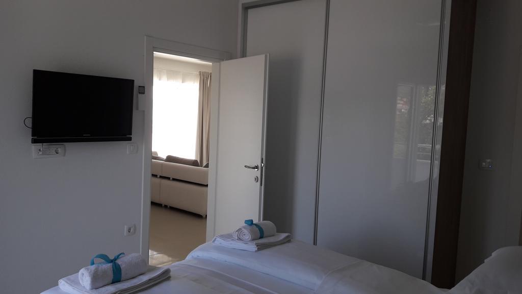 Villa-Apartments Karmel Kaštela Buitenkant foto