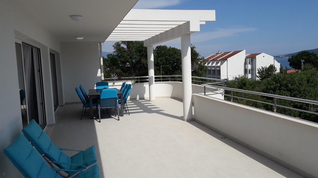 Villa-Apartments Karmel Kaštela Buitenkant foto