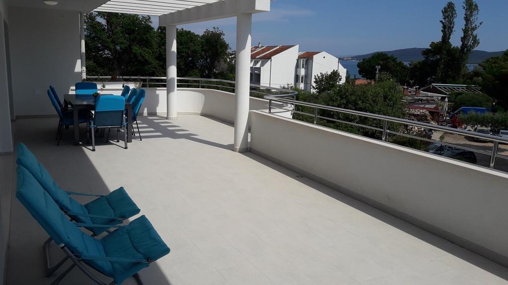 Villa-Apartments Karmel Kaštela Buitenkant foto