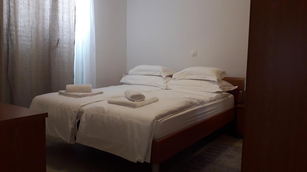 Villa-Apartments Karmel Kaštela Buitenkant foto