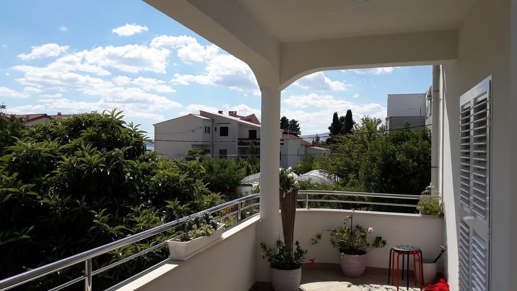 Villa-Apartments Karmel Kaštela Buitenkant foto