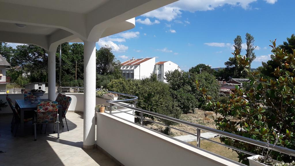 Villa-Apartments Karmel Kaštela Buitenkant foto