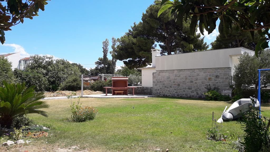 Villa-Apartments Karmel Kaštela Buitenkant foto