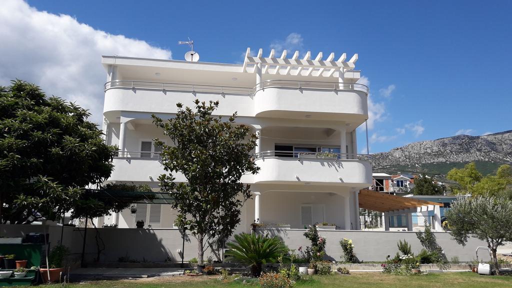 Villa-Apartments Karmel Kaštela Buitenkant foto